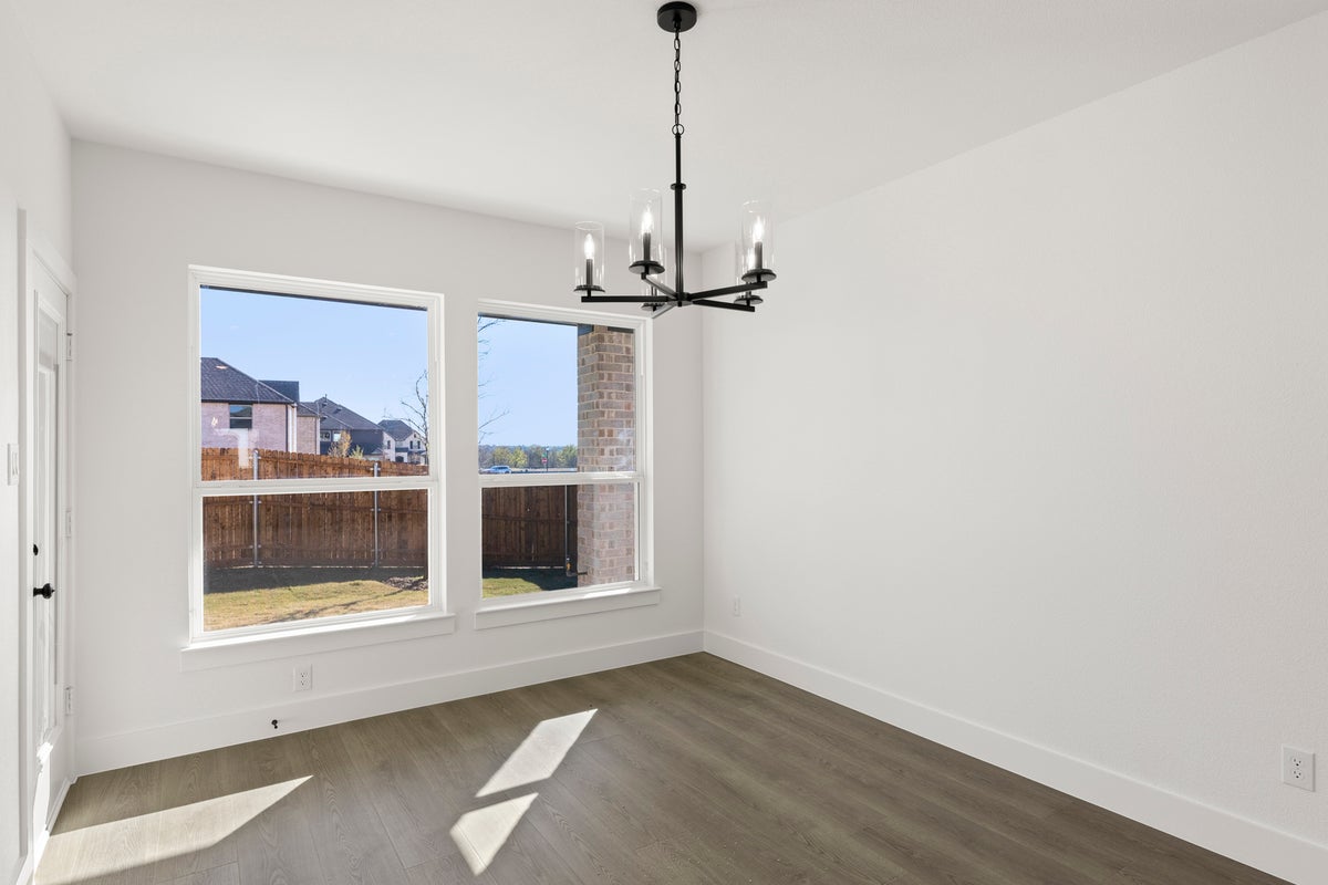 Valencia on The Lake - Photo 16