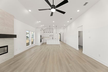 Valencia on The Lake - Photo 17