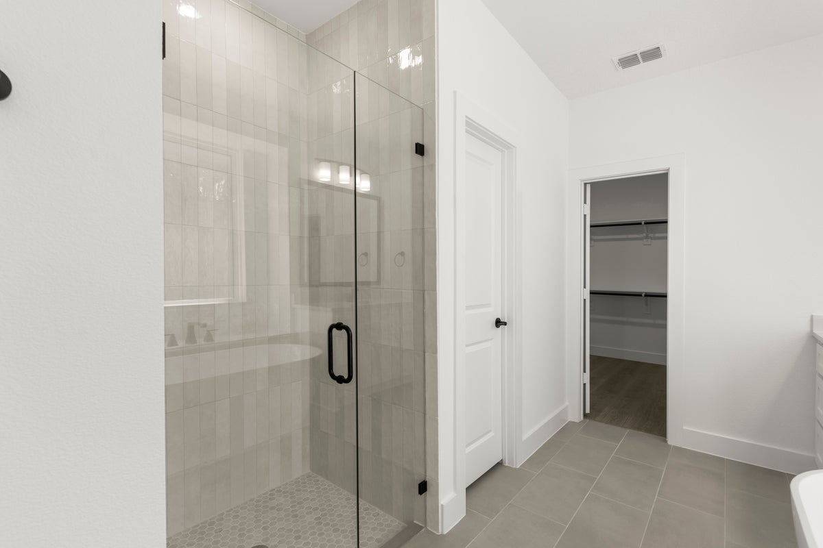 Valencia on The Lake - Photo 21