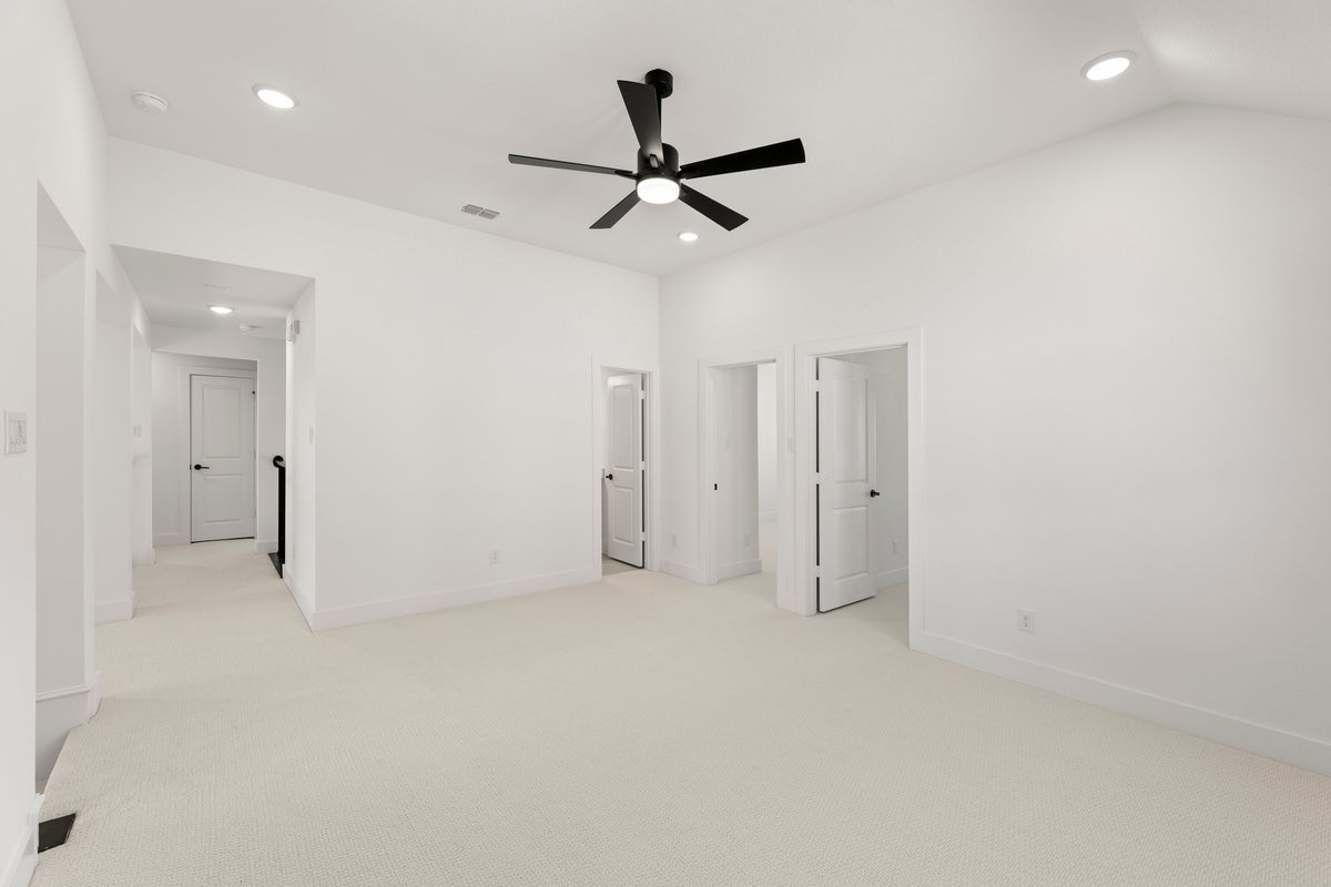 Valencia on The Lake - Photo 26