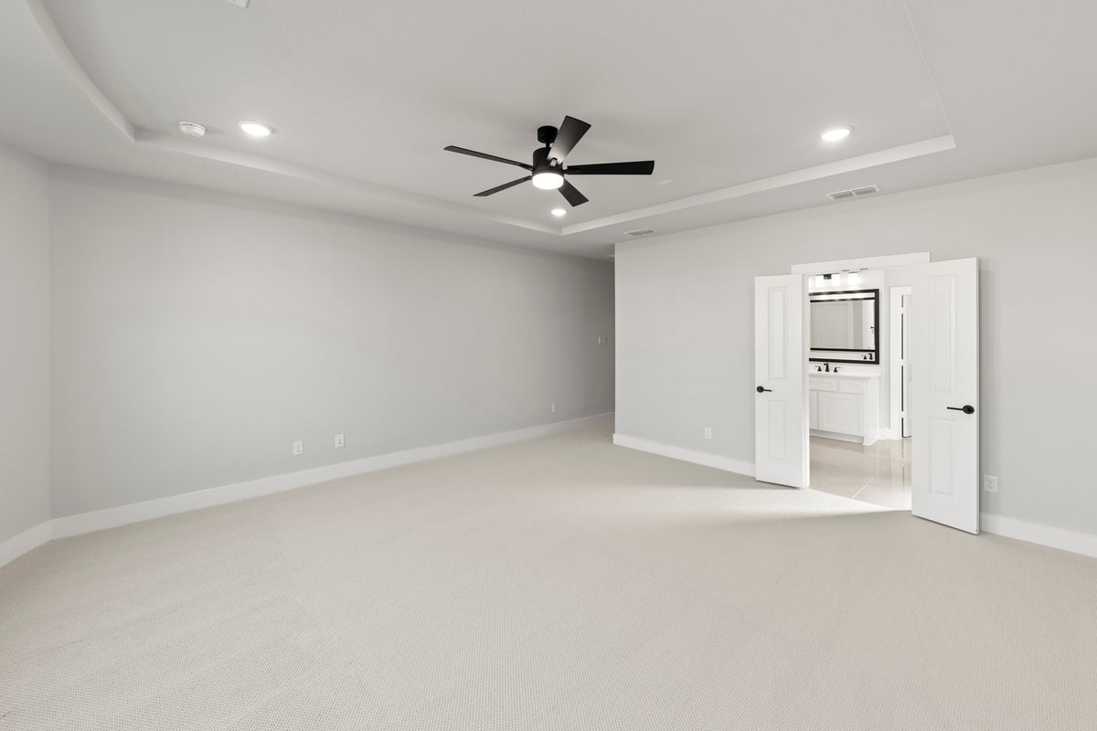 Valencia on The Lake - Photo 19