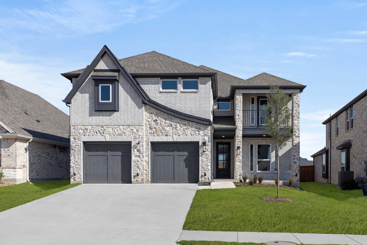 Valencia on The Lake - Photo 01