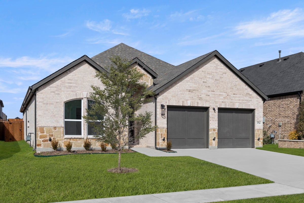 Valencia on The Lake - Photo 02