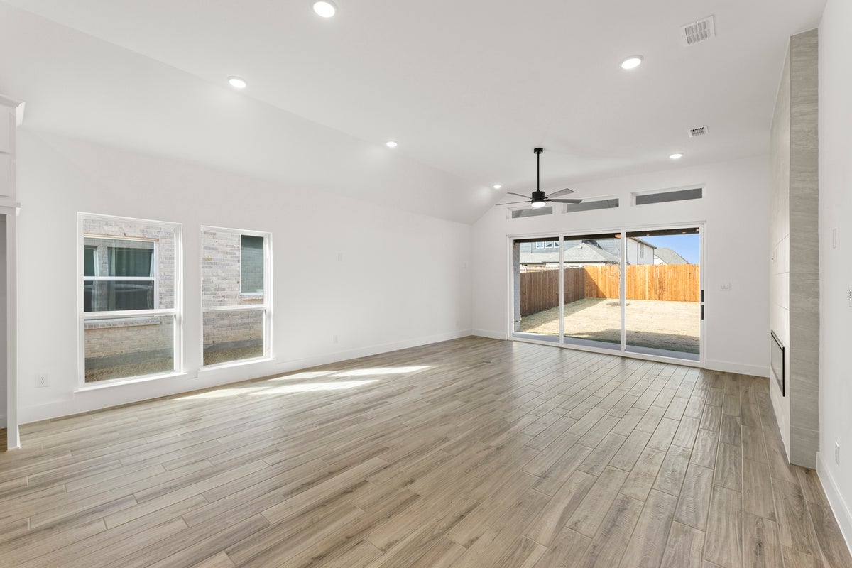 Valencia on The Lake - Photo 15