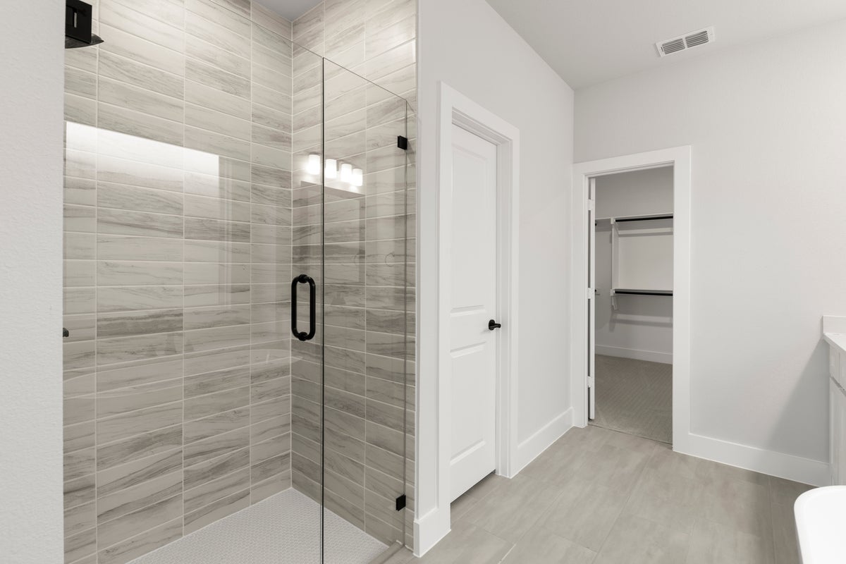 Valencia on The Lake - Photo 21