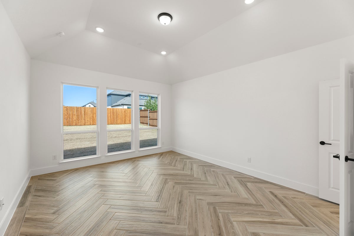 Valencia on The Lake - Photo 20