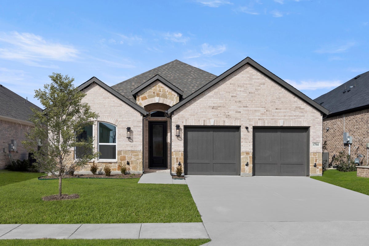 Valencia on The Lake - Photo 01