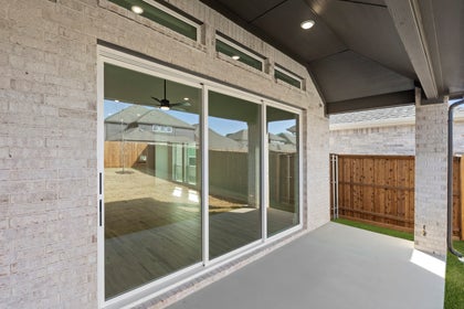 Valencia on The Lake - Photo 03