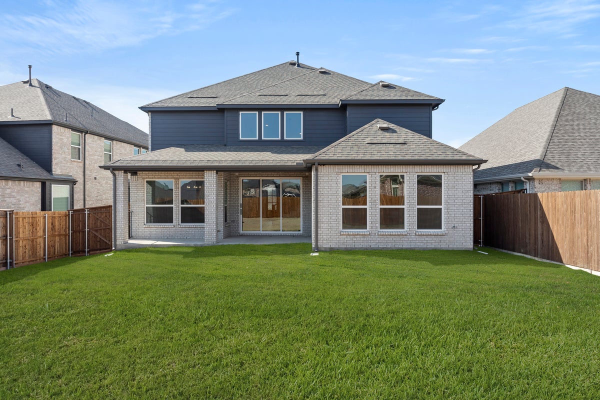 Valencia on The Lake - Photo 05