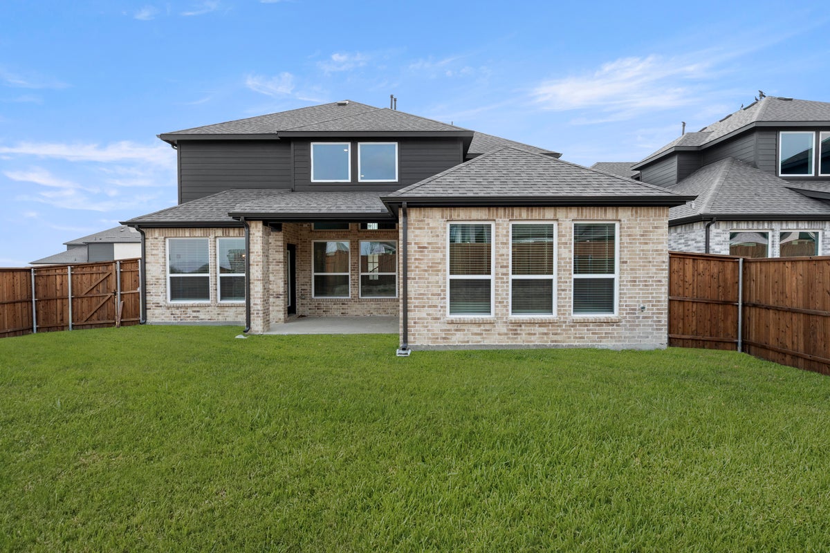 Sutton Fields - Photo 05