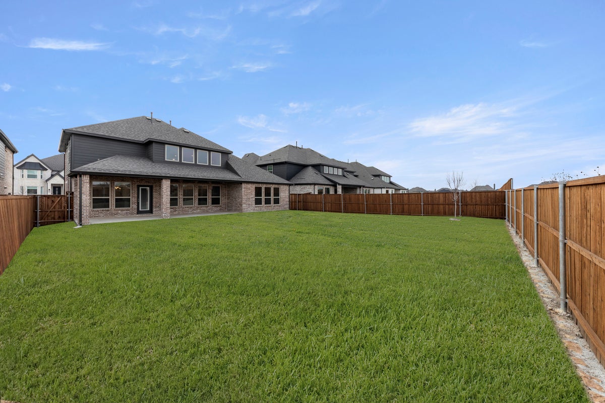 Sutton Fields - Photo 05