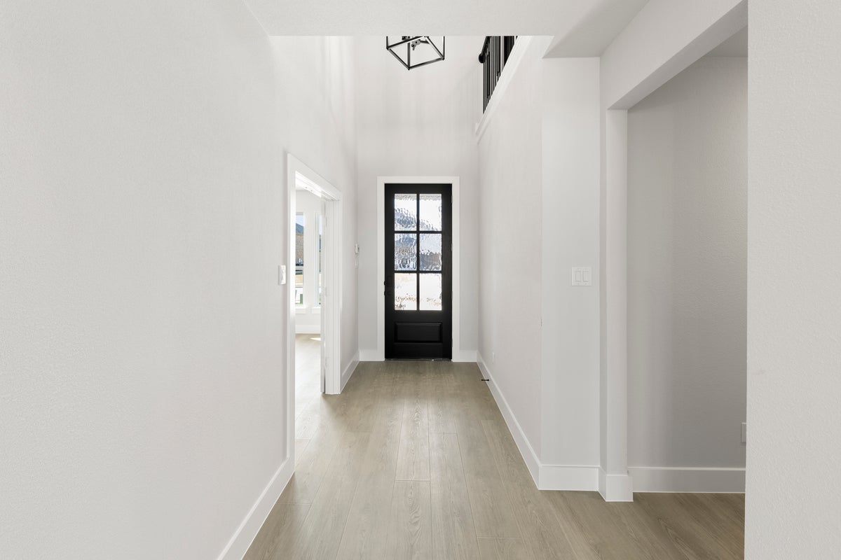 Valencia on The Lake - Photo 06