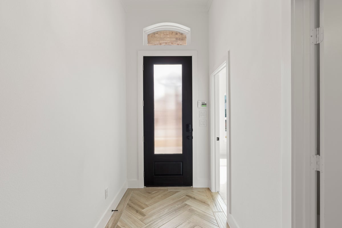 Valencia on The Lake - Photo 05