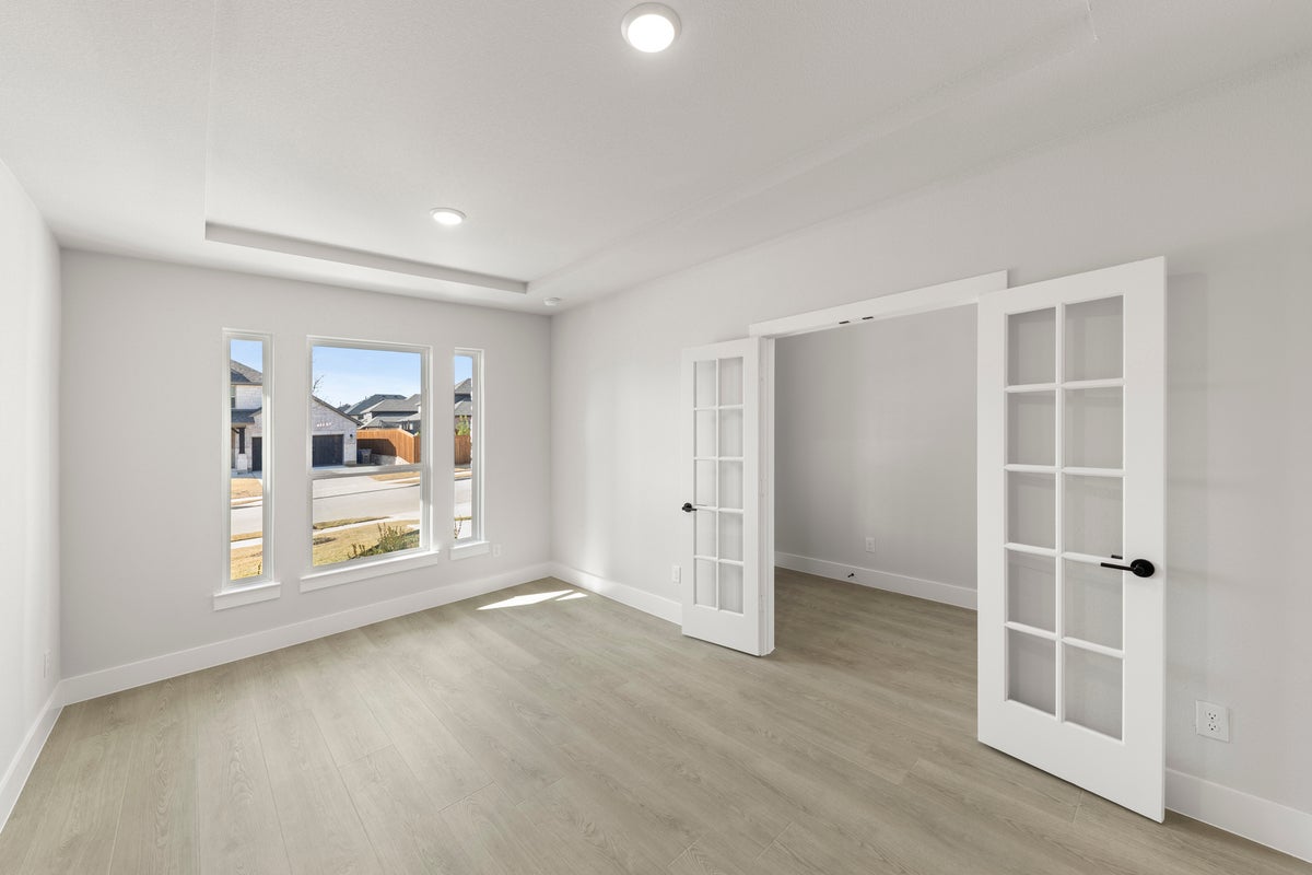 Valencia on The Lake - Photo 07