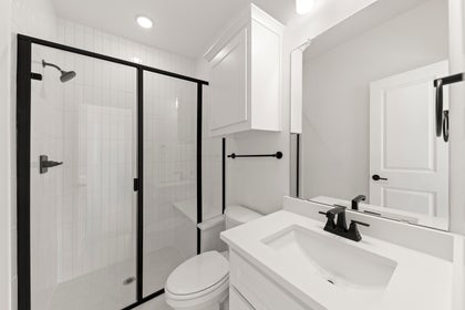 Valencia on The Lake - Photo 07