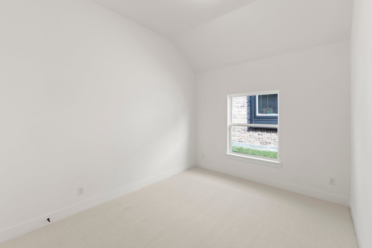 Valencia on The Lake - Photo 08