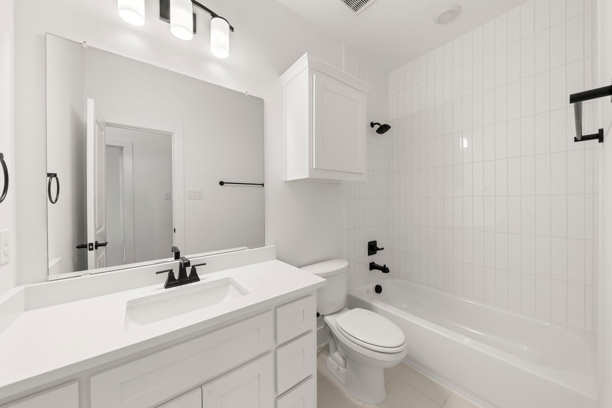 Valencia on The Lake - Photo 09