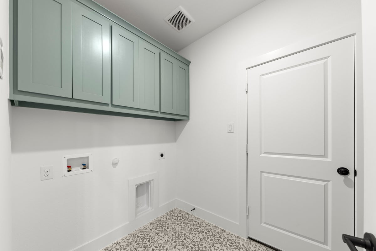 Valencia on The Lake - Photo 11