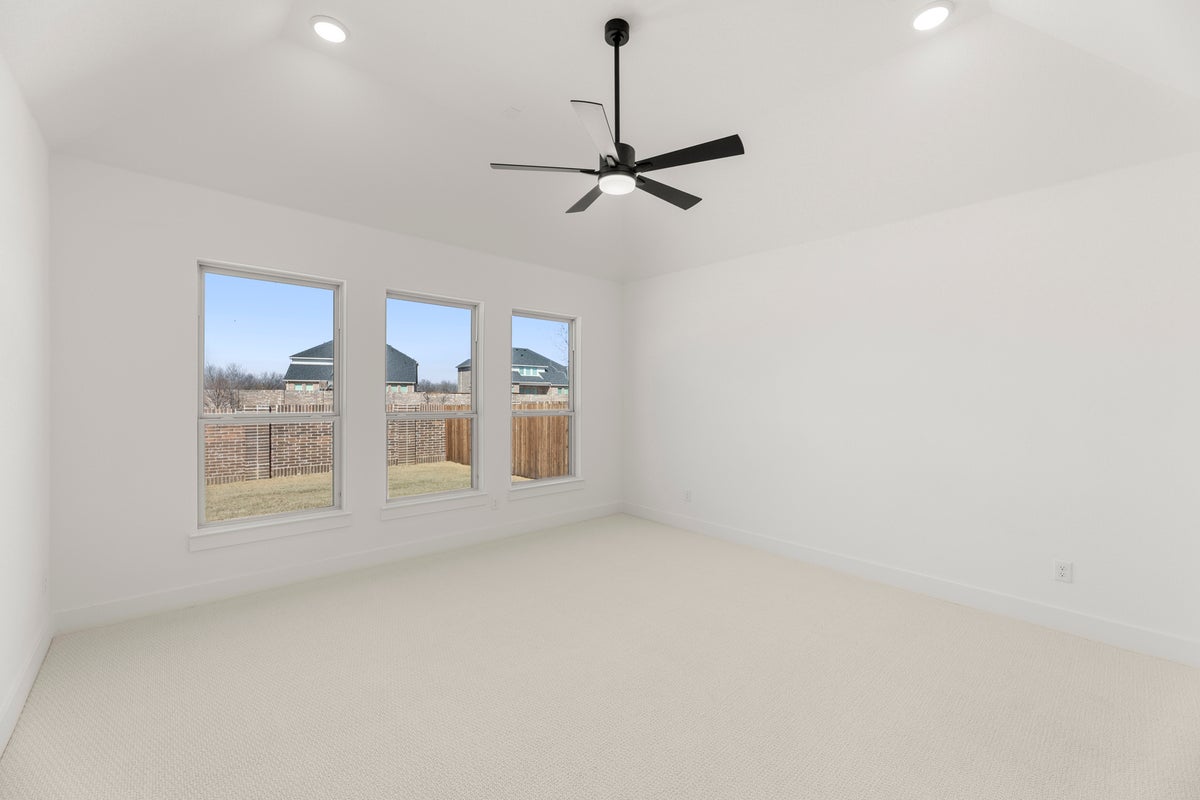 Valencia on The Lake - Photo 17