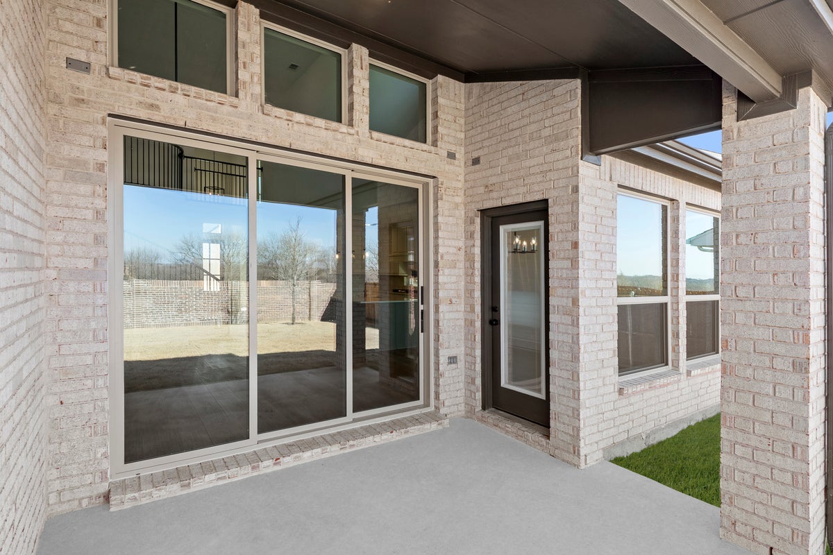 Valencia on The Lake - Photo 03