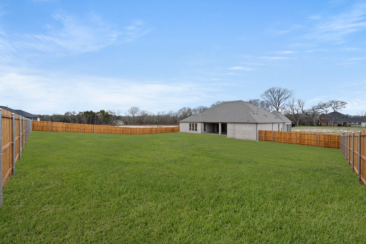 Broadmoor Estates - Photo 05