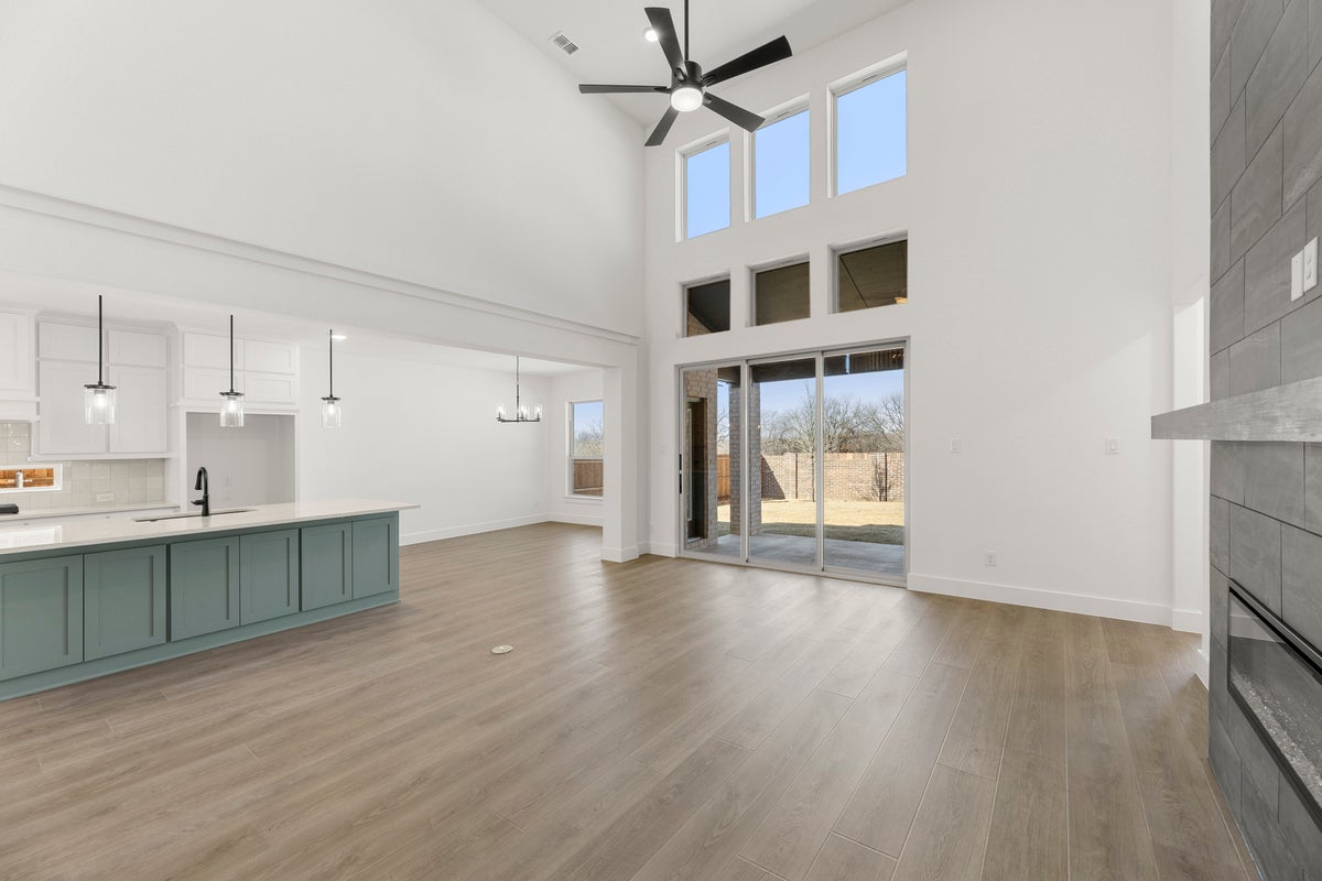 Valencia on The Lake - Photo 08