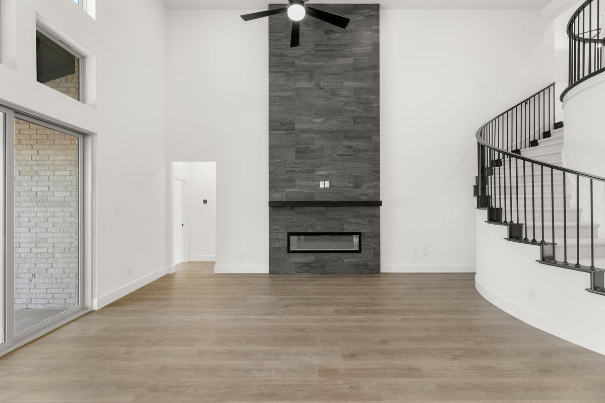 Valencia on The Lake - Photo 09