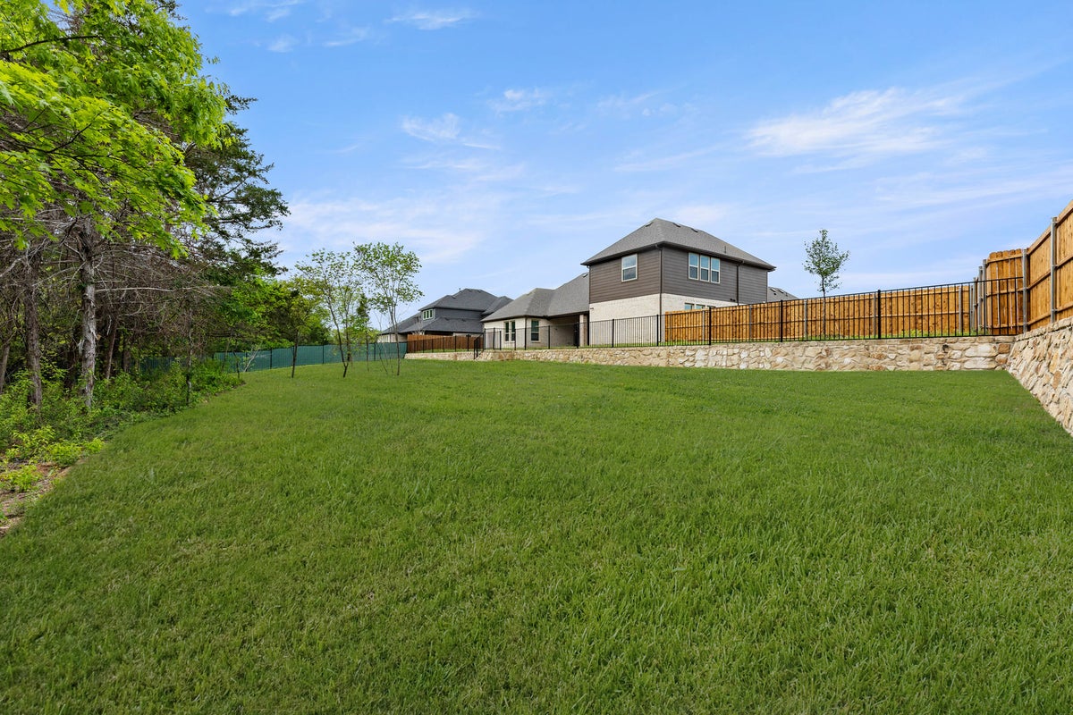 Broadmoor Estates - Photo 03